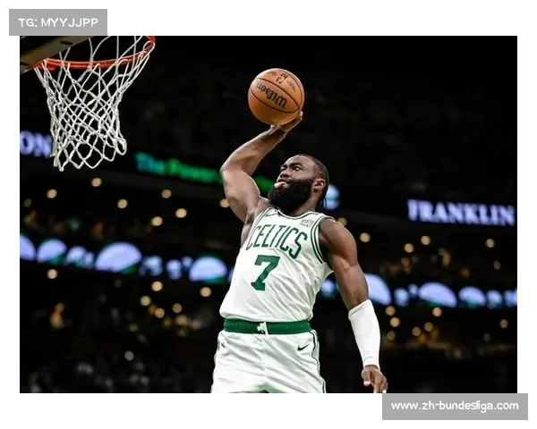 NBA总决赛G5：凯尔特人霍乐迪关键三分锁定胜局，总分3-2夺赛点